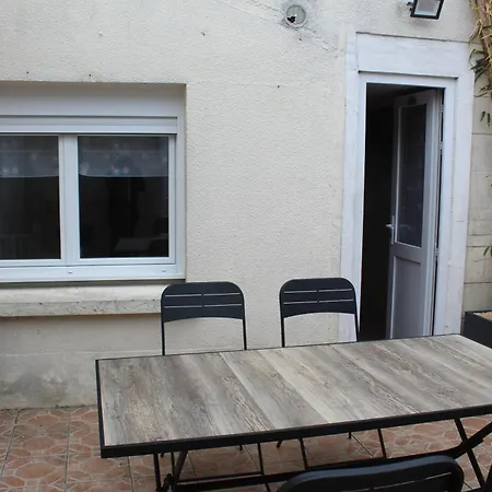 Holiday home Maison 2 Chambres, De Centre Ville, Avec Cour Exposition Sud, A 300 M Du Port *