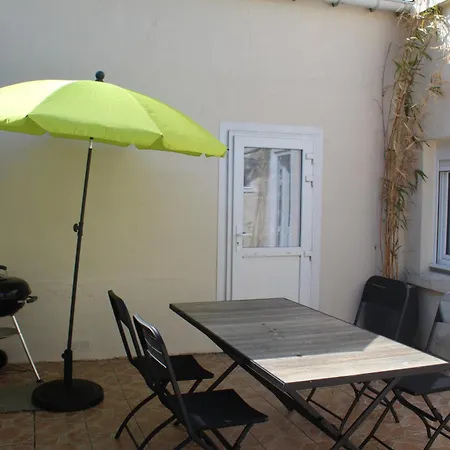 Maison 2 Chambres, De Centre Ville, Avec Cour Exposition Sud, A 300 M Du Port Holiday home *