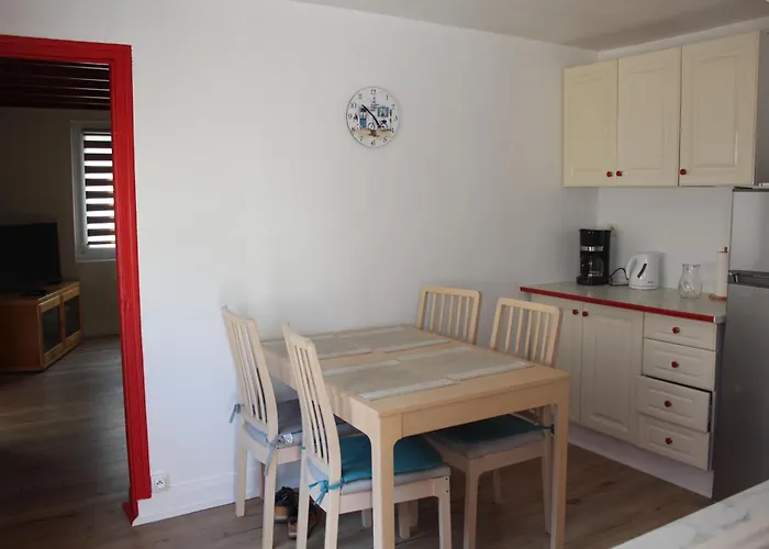 Maison 2 Chambres, De Centre Ville, Avec Cour Exposition Sud, A 300 M Du Port Holiday home