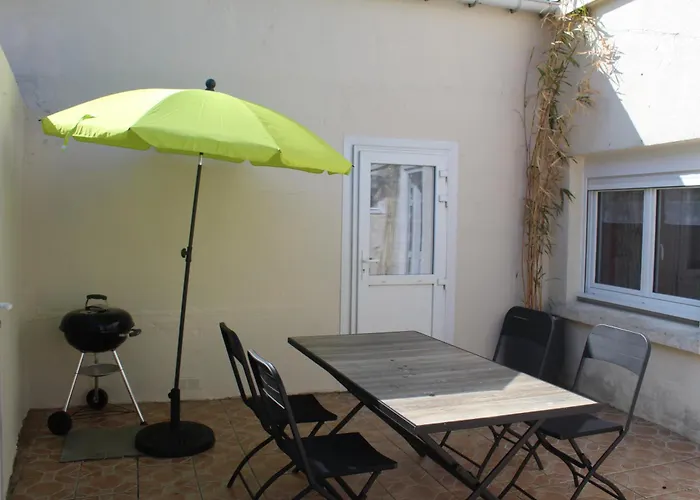 Maison 2 Chambres, De Centre Ville, Avec Cour Exposition Sud, A 300 M Du Port Holiday home *