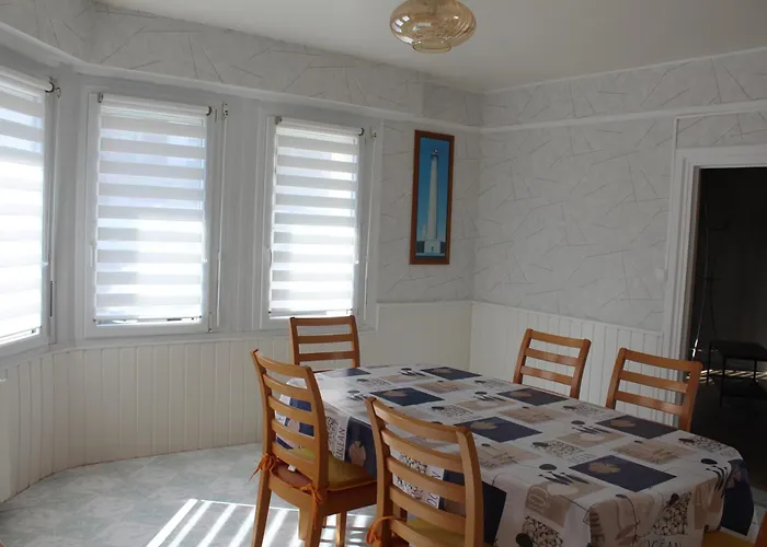 Holiday home Maison 2 Chambres, De Centre Ville, Avec Cour Exposition Sud, A 300 M Du Port *