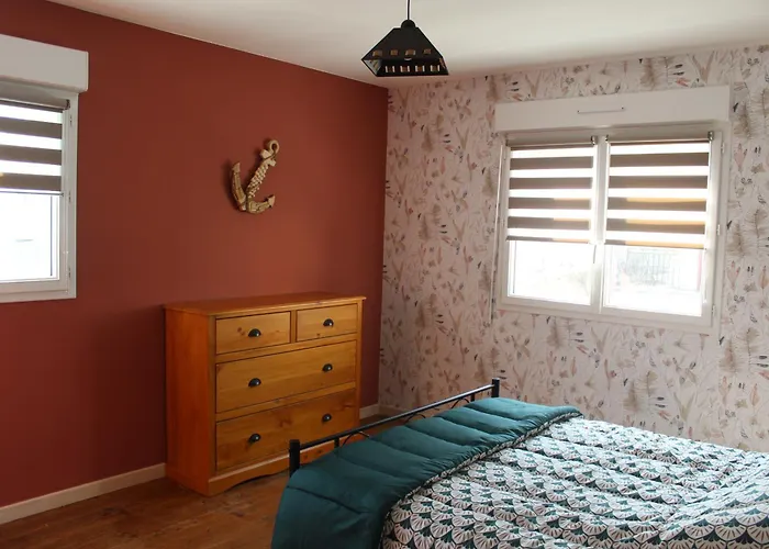 Maison 2 Chambres, De Centre Ville, Avec Cour Exposition Sud, A 300 M Du Port Holiday home Saint-Vaast-la-Hougue