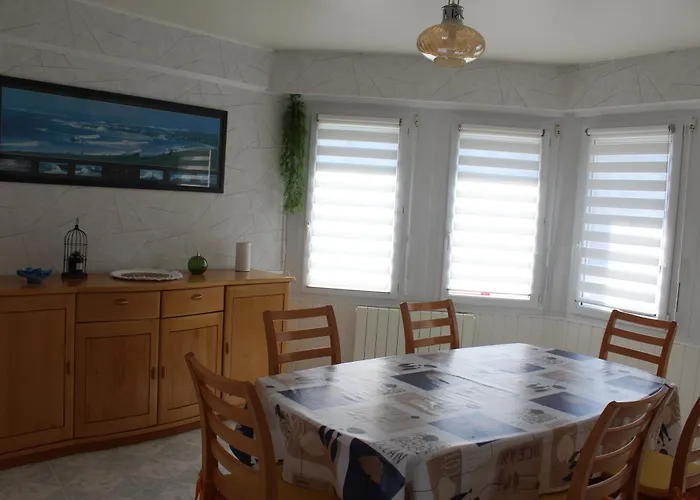 Holiday home Maison 2 Chambres, De Centre Ville, Avec Cour Exposition Sud, A 300 M Du Port