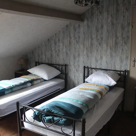 Maison 2 Chambres, De Centre Ville, Avec Cour Exposition Sud, à 300 M Du Port Saint-Vaast-la-Hougue