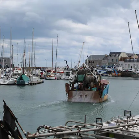 Casa de Férias Maison 2 Chambres, De Centre Ville, Avec Cour Exposition Sud, A 300 M Du Port Saint-Vaast-la-Hougue