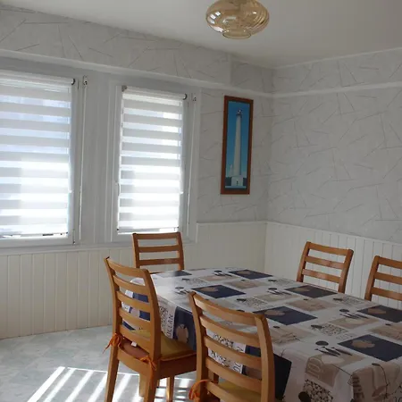 Casa vacanze Maison 2 Chambres, De Centre Ville, Avec Cour Exposition Sud, à 300 M Du Port *