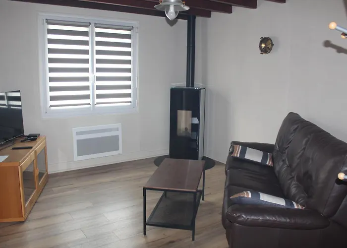 Maison 2 Chambres, De Centre Ville, Avec Cour Exposition Sud, A 300 M Du Port بيت للعطل